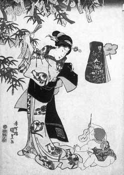 UTAGAWA KUNISADA (1786-1864) Decorazione per Tanabata Matsuri: i cartigli multicolori con le iscrizioni poetiche vengono legati alle fronde di bambù. Databile 1828-34. Titolo della serie: Hôsai Gosekku, “Le Cinque Feste, Ricchezza dell’Anno” – Firma: Kôchôrô Kunisada ga – Sigillo dell’editore: Sanoki (Kikakudô, Sanoya Kihei) – Sigillo del censore: aratame. Stampa formato grande verticale (ôban tatee),xilografia policroma (nishikie), mm. 360 x 257. Museo Chiossone (S-1453). Per gentile concessione del Comune di Genova. Copyright Museo Chiossone S-1453